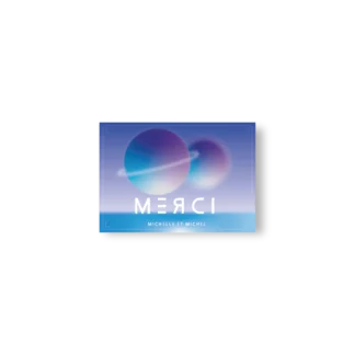 Carte de remerciement mariage bleu ciel au style futuriste, avec deux planètes en dégradé et le mot "MERCI" en typo géométrique blanche.