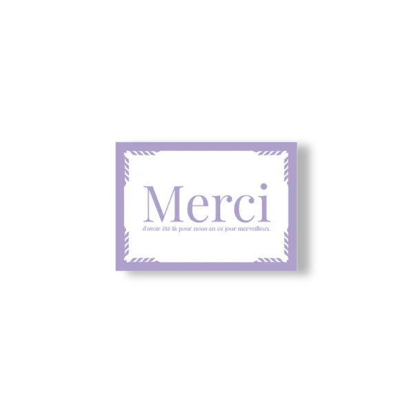 Carte de remerciement lilas avec le mot "Merci" en grand et un message doux, au design minimaliste et élégant.