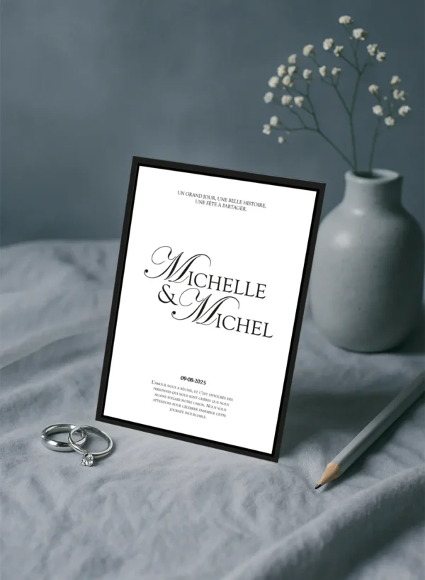Faire-part de mariage blanc bordé de noir, prénoms calligraphiés au centre et texte en noir en haut et en bas.