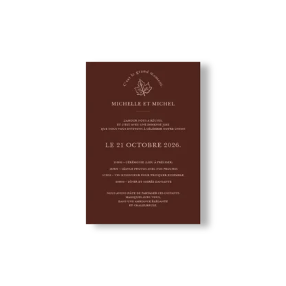 Faire-part A5 brun Châtaigne avec feuilles d’automne. Une annonce élégante et chaleureuse pour votre mariage automnal.