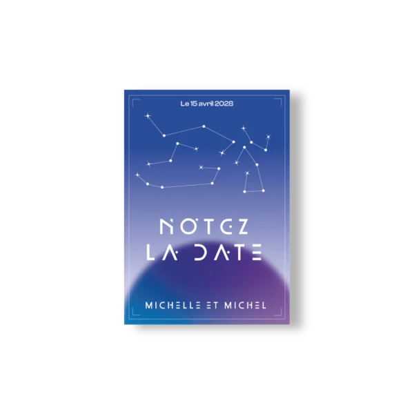 Carte Notez la Date mariage avec constellations et message futuriste sur fond bleu ciel dégradé, planète en bas et noms du couple en typo blanche.