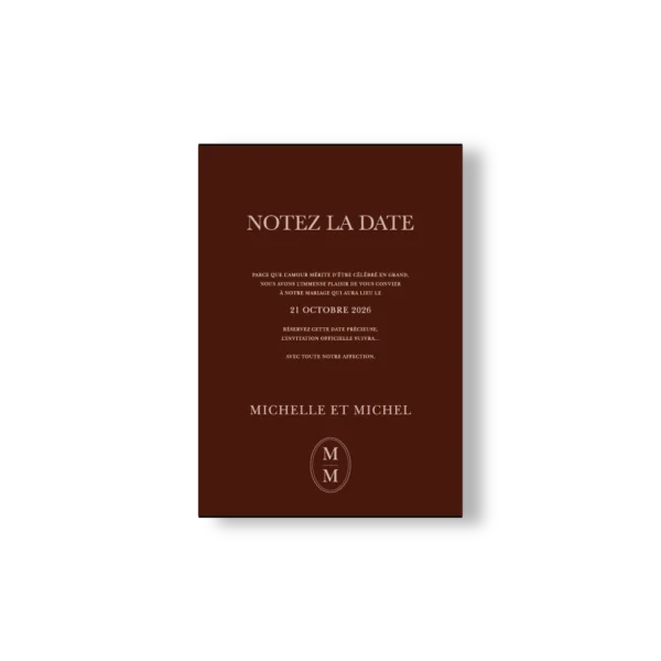 Carte Notez la Date chocolat noir avec monogramme central et texte ivoire centré et délicat.