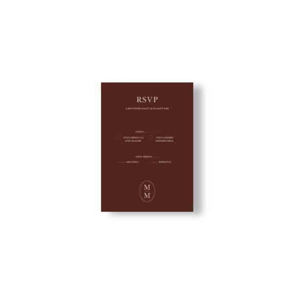 Carte RSVP chocolat noir avec texte ivoire rosé, cases à cocher et monogramme M M en bas de page.