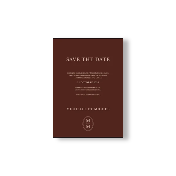 Save the Date chocolat noir avec texte centré et date mise en valeur, monogramme en bas de page.