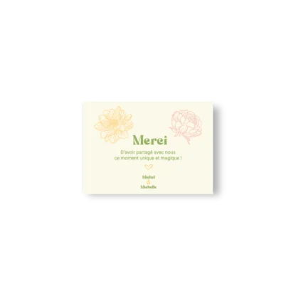 Carte de remerciement de mariage au format paysage, avec deux fleurs dessinées (jaune et rose) et message “Merci” centré en vert, ambiance champêtre douce.