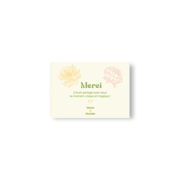 Carte de remerciement de mariage au format paysage, avec deux fleurs dessinées (jaune et rose) et message “Merci” centré en vert, ambiance champêtre douce.