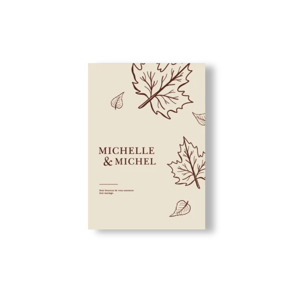Faire-part de mariage fond beige avec prénoms et feuillages chocolat illustrés, ambiance automnale élégante.
