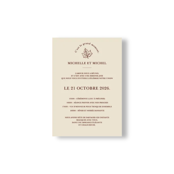 Informations du mariage sur fond crème avec typographies chocolat, mise en page aérée et feuillage stylisé.