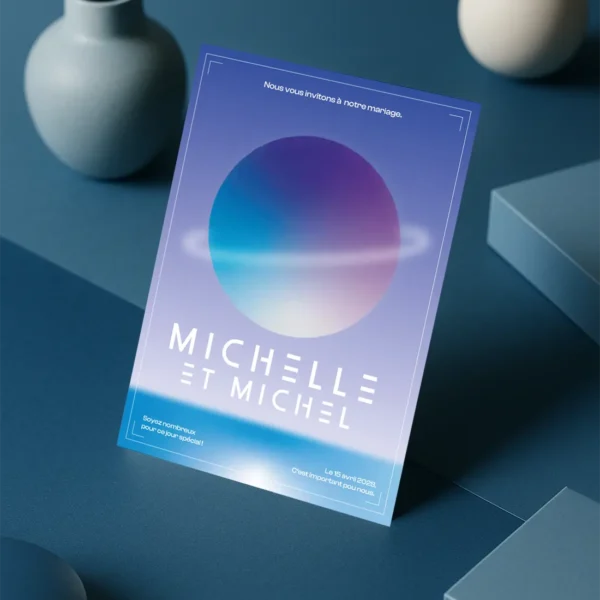 Faire-part mariage bleu ciel avec une grande planète dégradée et le message "Nous vous invitons à notre mariage", noms en typo géométrique blanche.