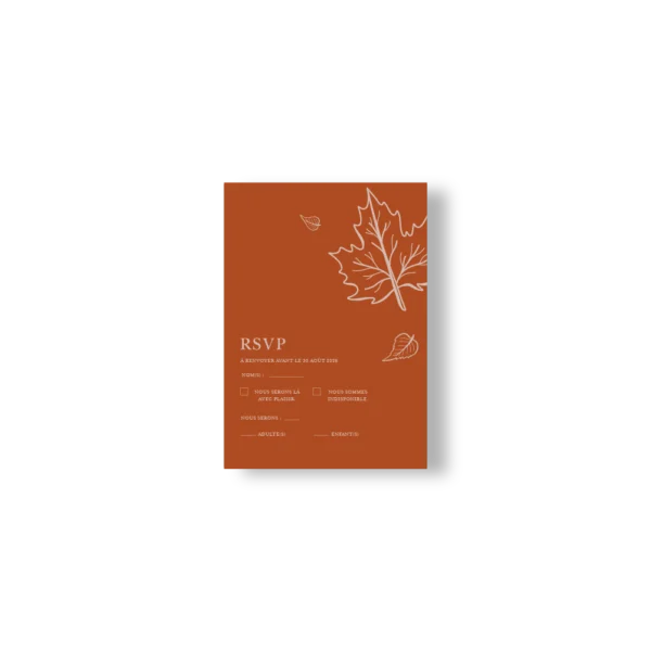 Carte RSVP A6 verticale au design automnal terracotta. Feuilles dessinées et réponse intuitive pour une papeterie chic et chaleureuse.