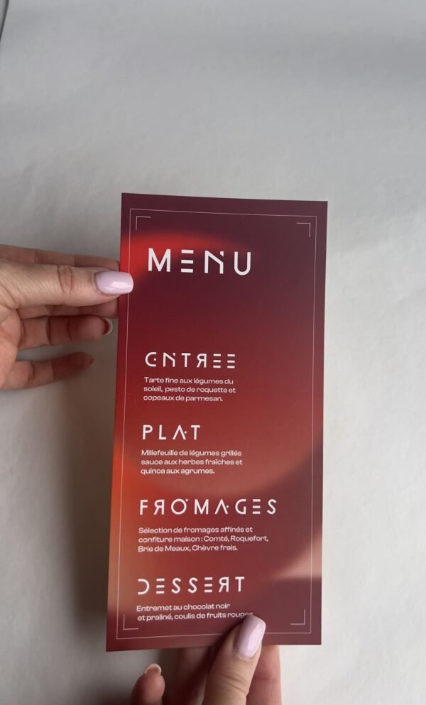Menu de mariage vertical Rouge avec typographie futuriste blanche, fond dégradé spatial et sections repas bien hiérarchisées.