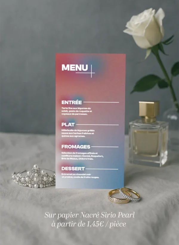 Menu de mariage vertical, fond flou bleu rose violet, typographie blanche lisible avec titres colorés, design graphique et moderne