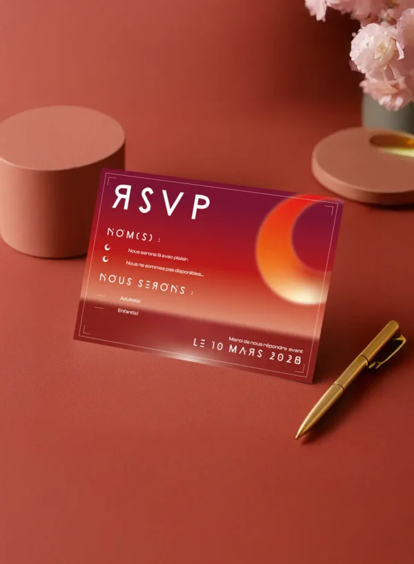 Carte RSVP rouge saturne, texte blanc futuriste. Cases à cocher, fond galaxie. Look graphique et lisible.