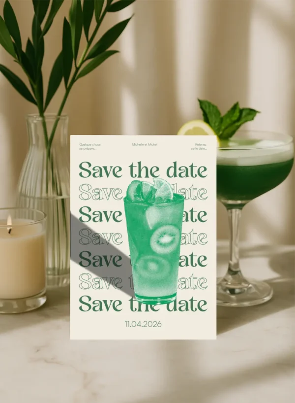 Save the Date mariage avec grand cocktail vert kiwi et texte en répétition sur fond crème, prénoms des mariés et date affichés en haut et bas