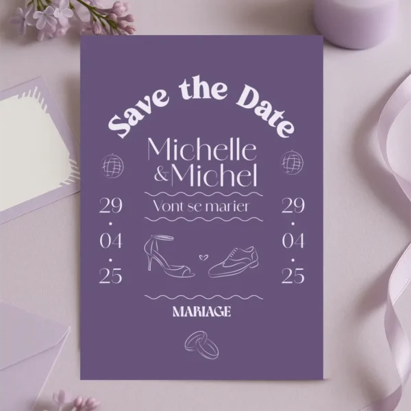 Carte Save the Date mariage Violette avec illustrations festives – modèle Dolce Vita Aubergine